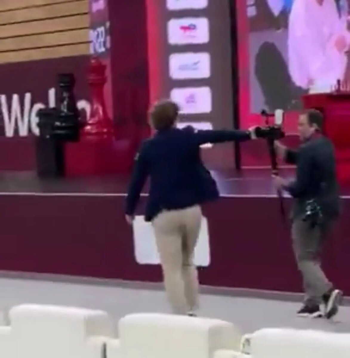    Фото: скриншот видео из соцсетей Международной шахматной федерации