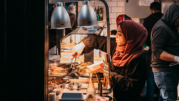    Халяльная экономика в действии. Фото: Alena Veasey/Shutterstock