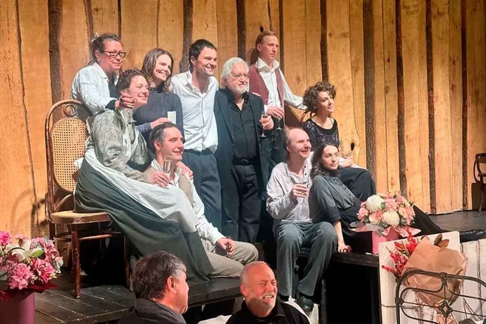    Артисты снова заняты в спектакле «Вишневый сад» социальные сети