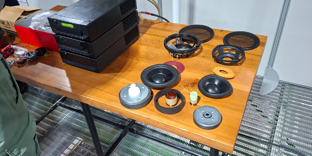 Пишется кириллицей: где делают акустику «Урал» и почему она так популярна в России