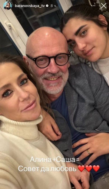    Юлия Барановская с соведущим Александром Гордоном и его женой Алиной, соцсети