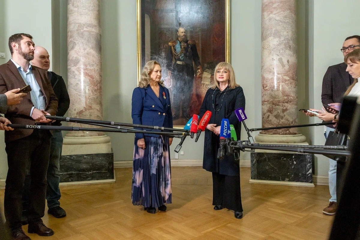 С 25 декабря 2025 года в Михайловском замке Русского музея в Санкт-Петербурге открыта выставка «Эпоха Императора Александра III и её наследие», посвящённая 180-летию со дня рождения императора. Ссылка: https://vk.com/rusmuseum?w=wall-405271_89563 В экспозиции представлено более 500 экспонатов из 20 крупнейших музеев и архивов страны, а также частных коллекций. Среди них: шедевры живописи и графики, императорские указы, портреты членов императорского Дома Романовых, письма и личные вещи Александра III и его родных, исторические фотографии, дары императору, образцы горных пород, военная форма и оружие, серебряные и бронзовые медали, монеты, жетоны. Выставка продлится до 15 июня 2026 года, затем на смену ей придёт вторая часть проекта — «Державный покровитель наук и искусств». Напомним, что в 2025 году исполнилось 180 лет со дня рождения Императора Александра III - Августейшего Шефа 12-го гренадерского Астраханского Императора Александра III полка (1700 - 1918). Он родился 10 марта (26 февраля по старому стилю) 1845 года. Ссылка: https://dzen.ru/a/aQ4qJD8tRjSS7aVa