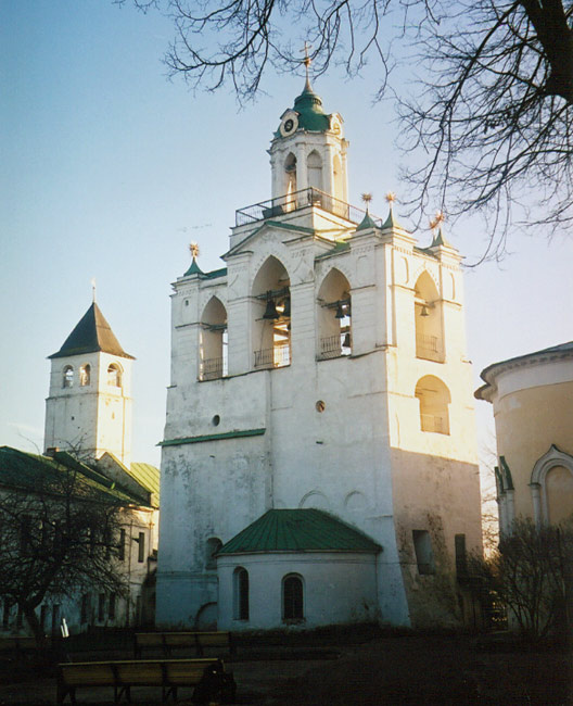 Звонница Спасо-Преображенского монастыря Ярославль.