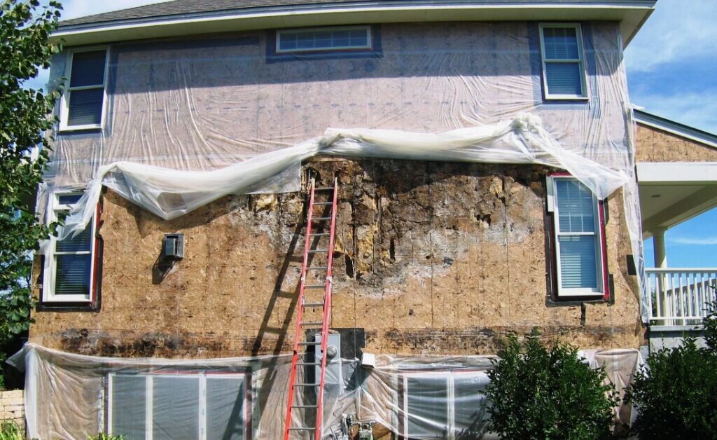 Сгнивший каркасный дом