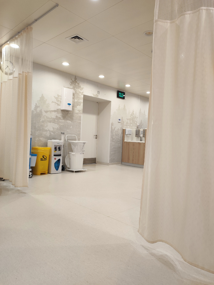 В это раз место было самое неудачное для меня - лицом к двери.  И не спрятаться.