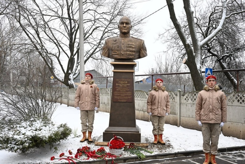    В Донецке присвоили школе имя дважды Героя России Михаила Гудкова