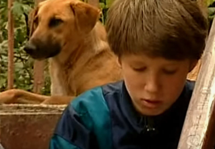 "Делила кость с собакой": девочку-маугли в 91-м случайно обнаружили, как Оксана Малая жила среди людей