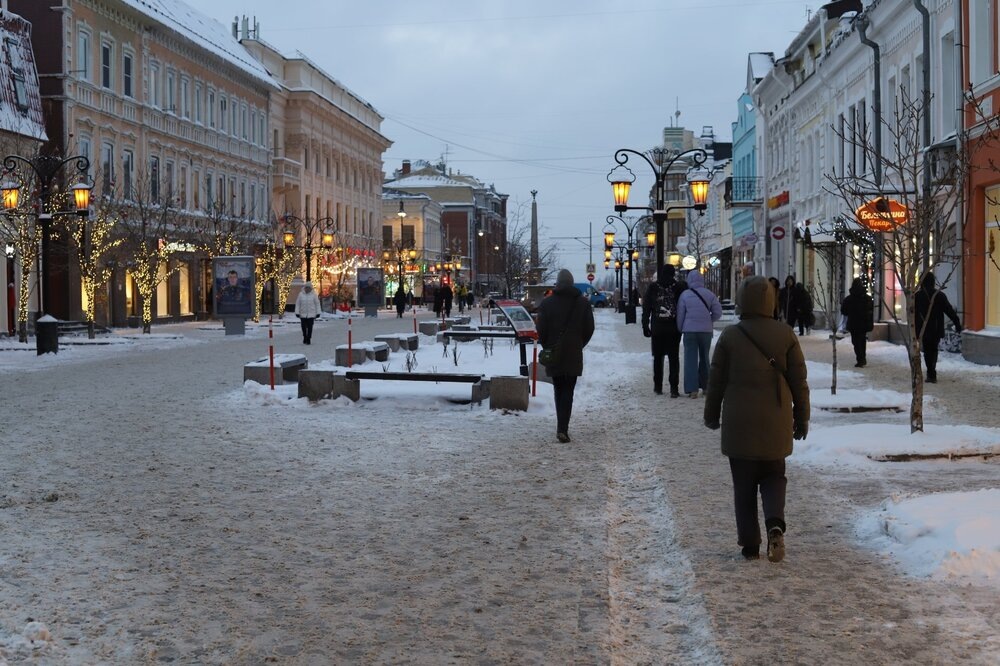 Улица Ленинградская. Вид в сторону улицы Куйбышева.