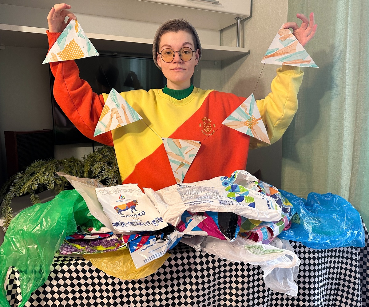 Доставайте пакет с пакетами! Экоактивистка Ирина Текутьева рассказала «Хорошим новостям», как сделать праздничные флажки из полиэтилена