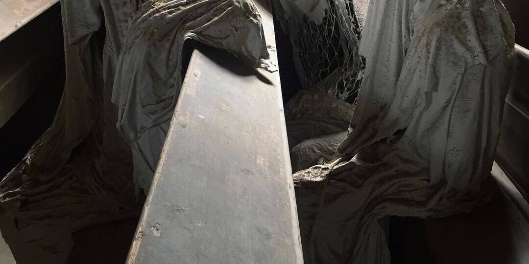 Призраки в средневековой церкви