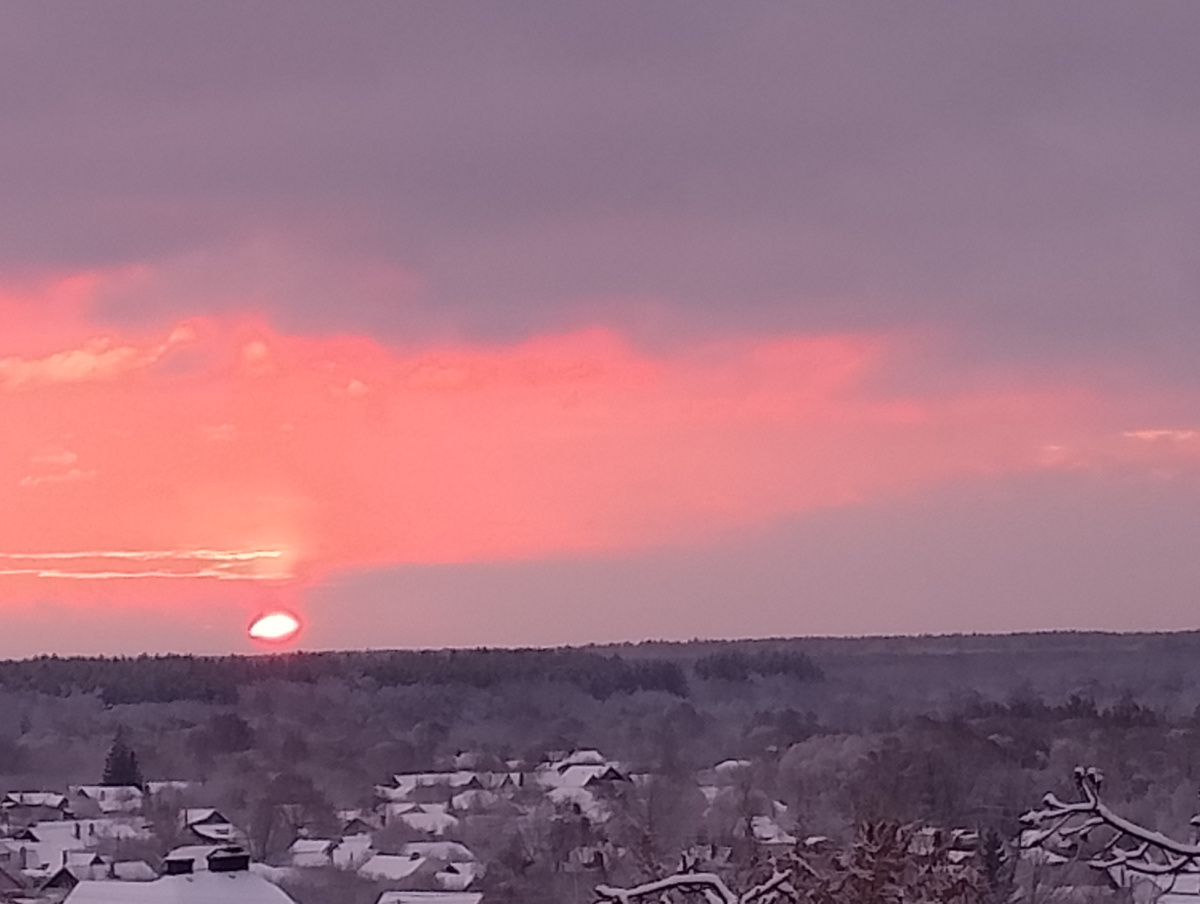 Личное фото автора. Рассвет над моей деревней сегодня был очень красивый