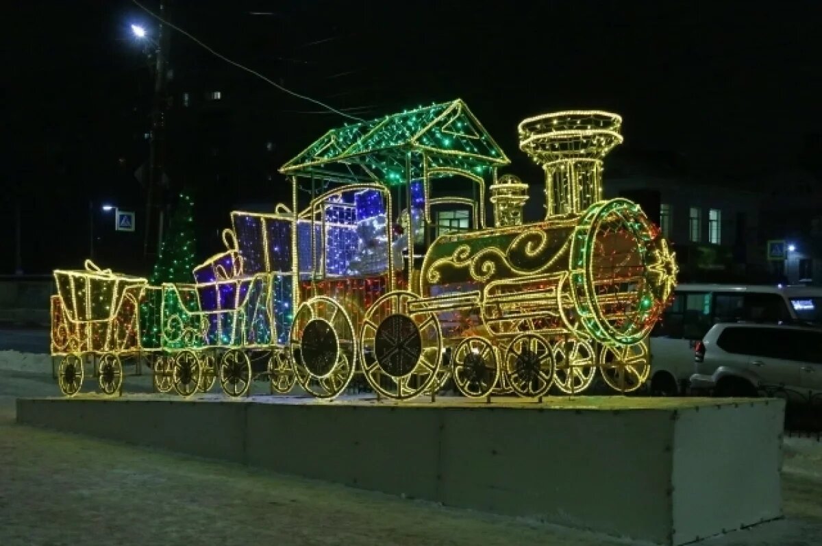    В свете праздничных гирлянд.