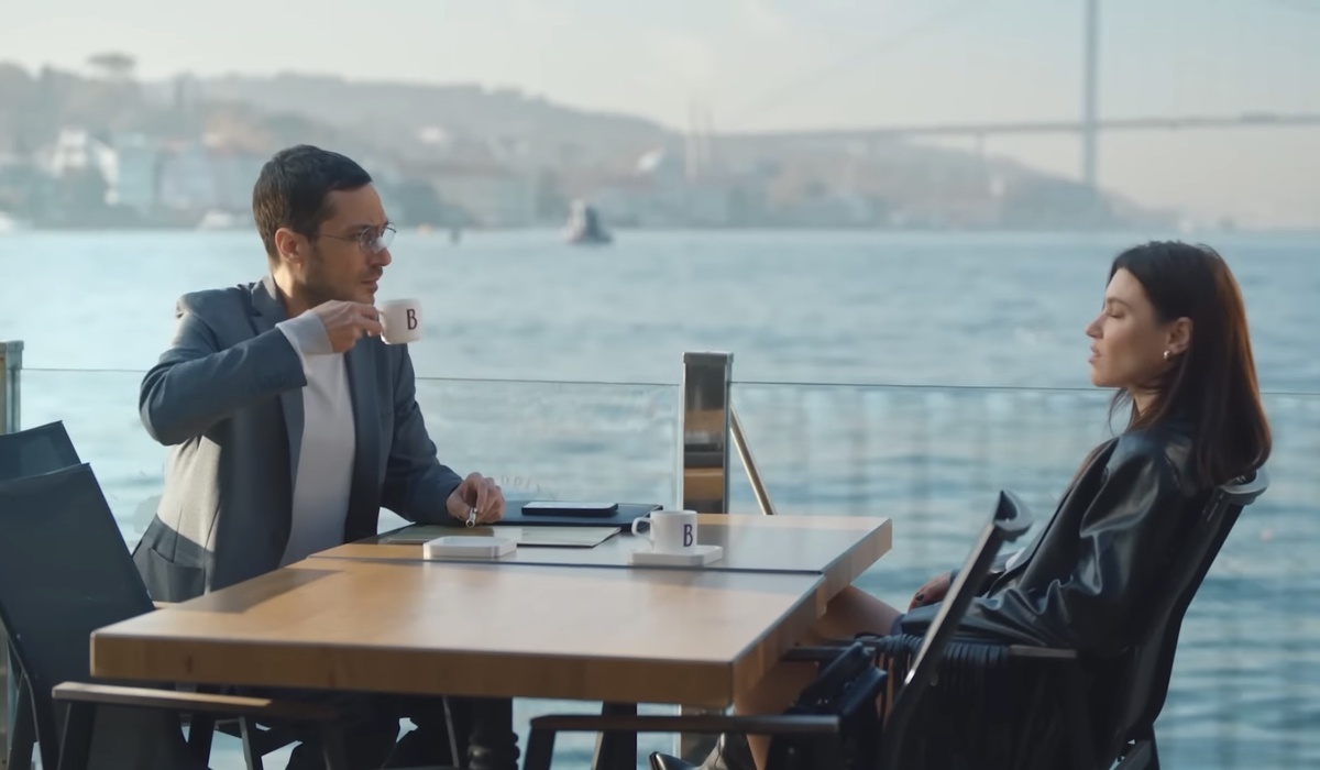 Кадр из сериала «Мошенники»