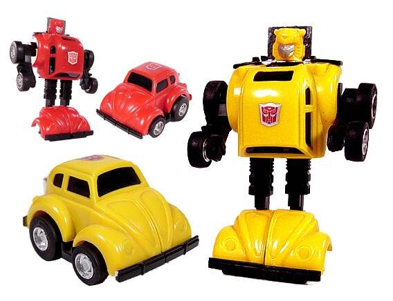 Самая первая модель Бамблби, 1984 года. Мало кто помнит, но у него была и красная модификация, которая не прижилась. Эта версия так популярна, что её регулярно переиздают