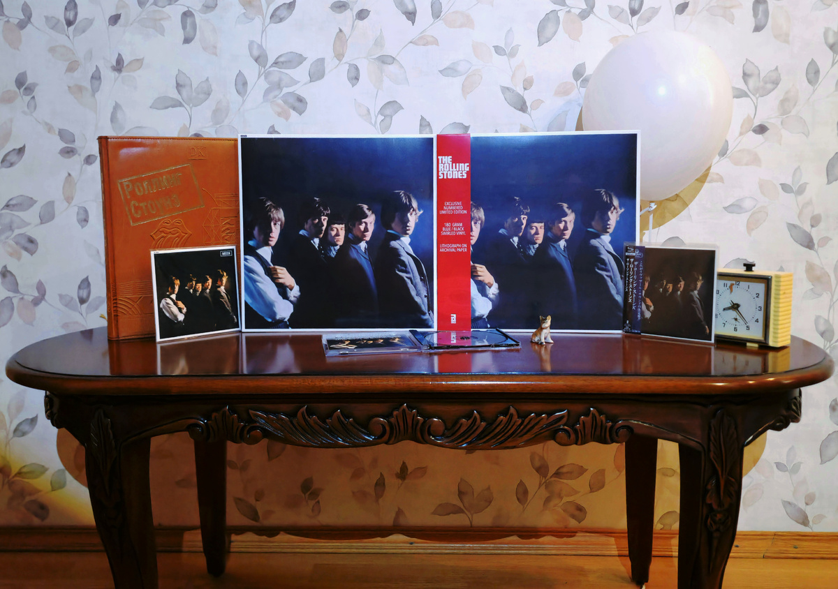 Варианты издания дебютного альбома The Rolling Stones последних лет.