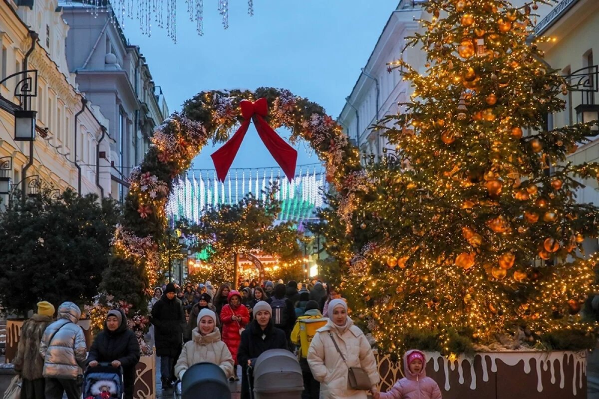    Новогодняя Москва 2025-2026 — это целый праздничный маршрут, где свет и арт-объекты создают ощущение сказки на каждом шагу.