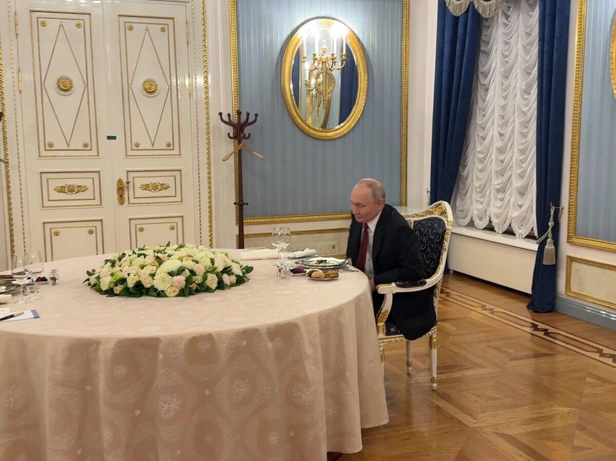    Путин на встрече с Назарбаевым | © Пул