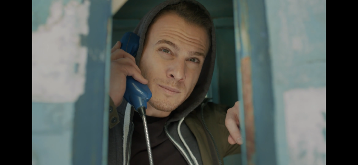 Стоп кадр из сериала «Великолепная двойка»