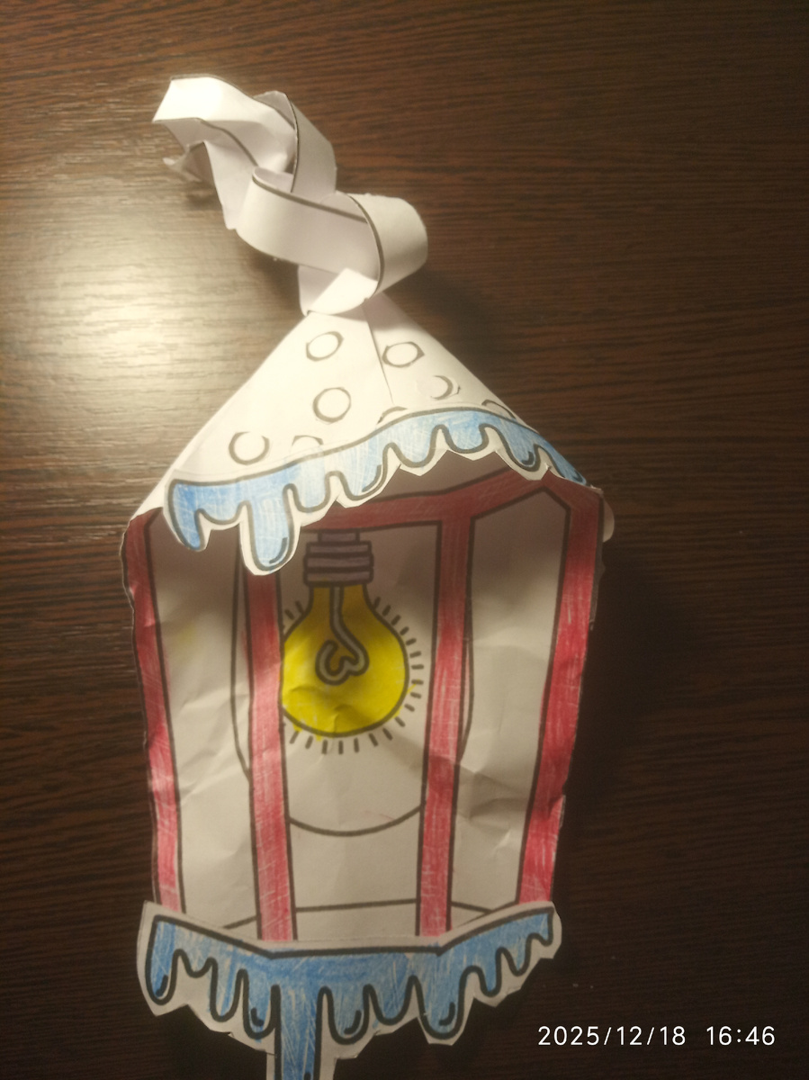 Моя новогодняя поделка - "Фонарик" из бумаги