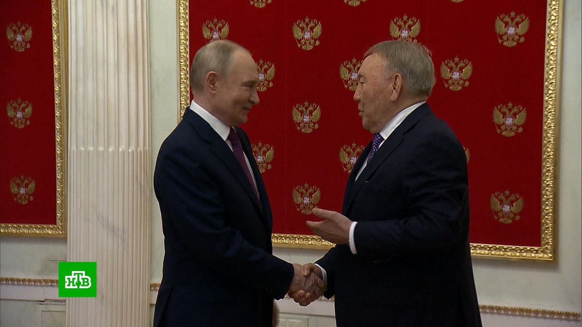    Песков: Путин в Кремле встретился с Назарбаевым