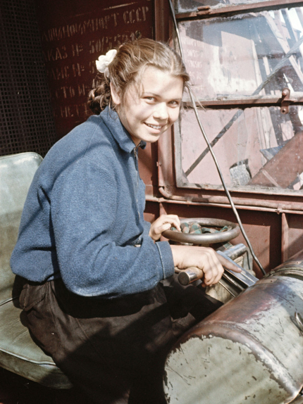 Советская крановщица