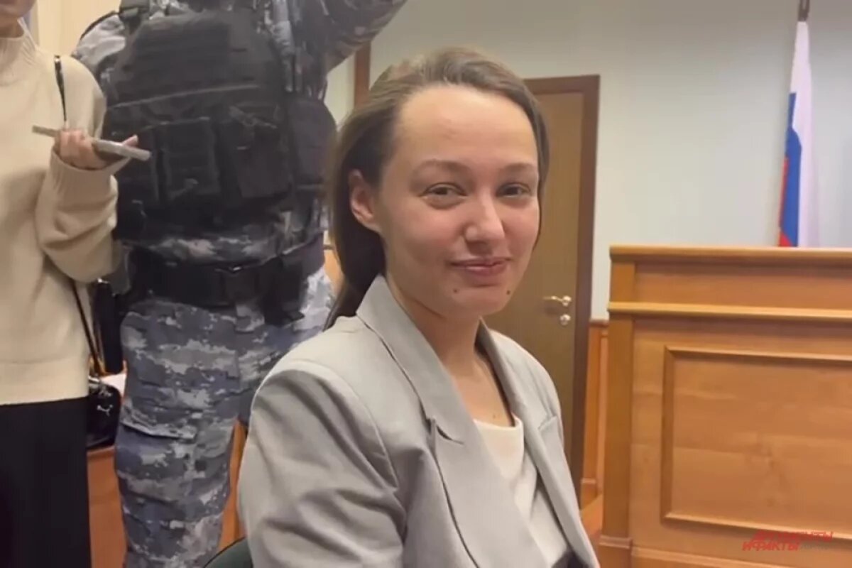    Мария Пухова — адвокат, который представлял интересы Ларисы Долиной в судебном процессе по делу о продаже квартиры певицы Полине Лурье.