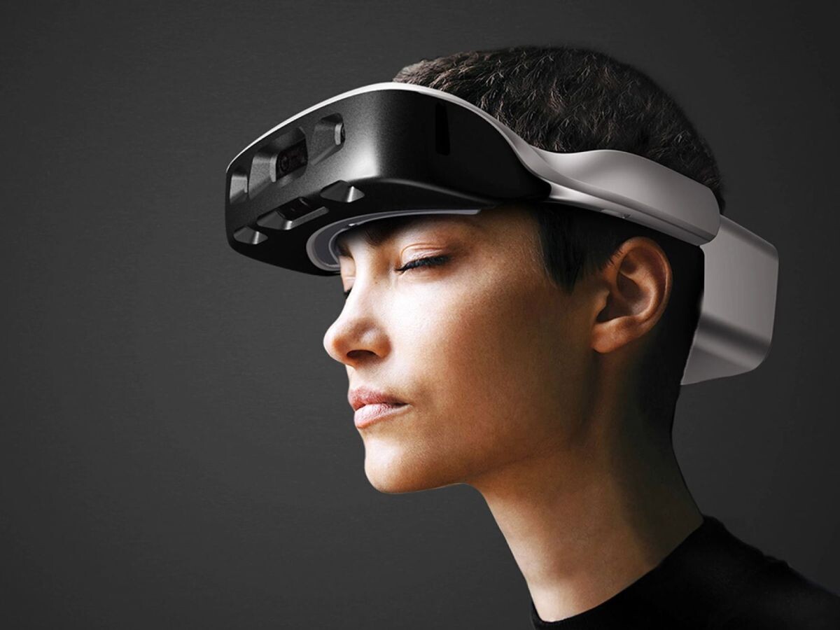    Шестикамерные ИИ-очки помогают незрячим перемещаться