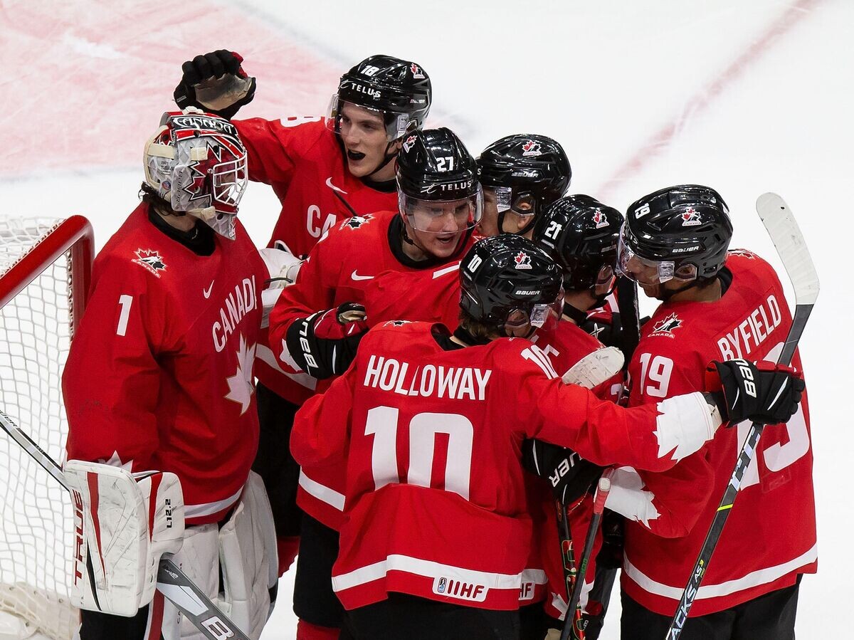    Хоккеисты молодежной сборной Канады | © Фото : Codie McLachlan