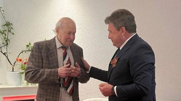    Александр Мерлин (слева). Фото: Генконсульство России в Бонне/t.me