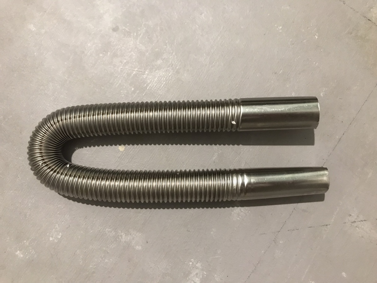 Выхлопная труба воздушного отопителя. Фото Тищенко Василий.