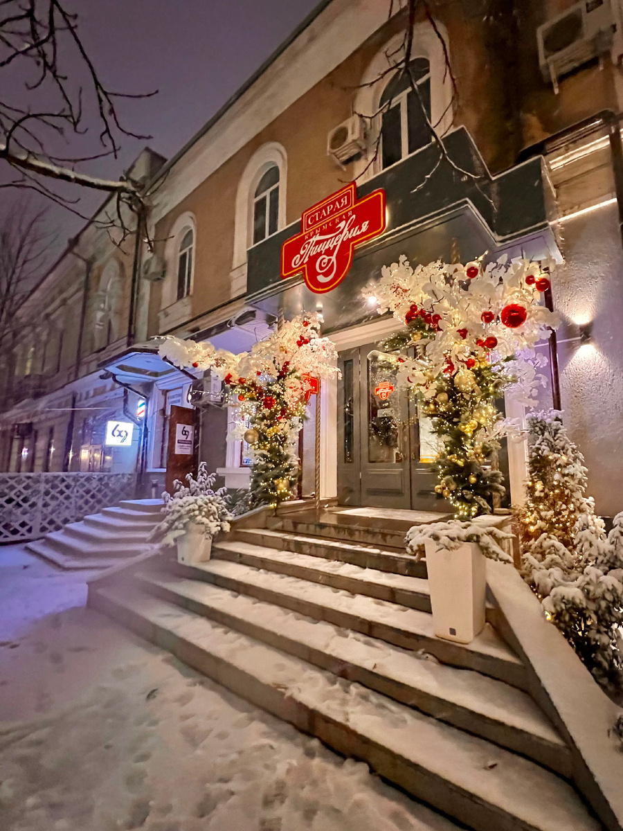 Новогоднее убранство пиццерии