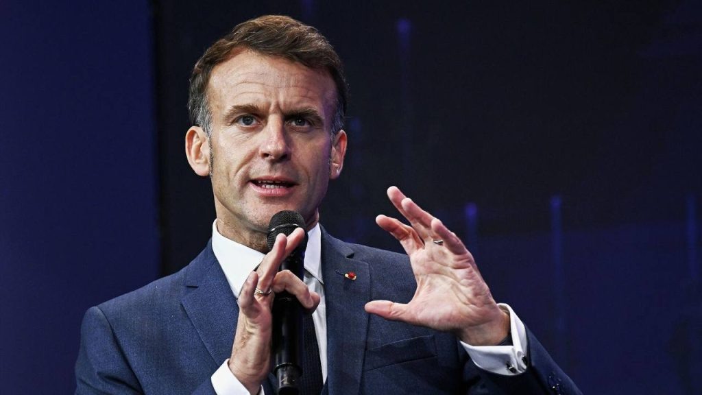    AP Photo / Julien de Rosa, Pool Редакция