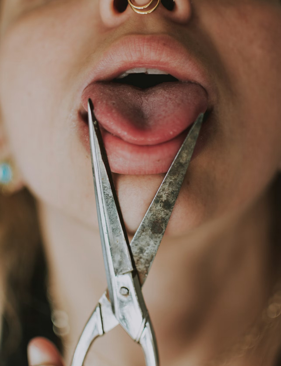 Кажется, это просто дурная привычка. На самом деле — важный сигнал, который мы подавляем каждый день.