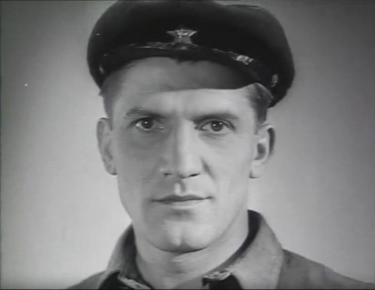 Кадр из кинофильма "Трактористы", 1939 г., режиссер Иван Пырьев, сценарист Евгений Помещиков, композиторы Даниил Покрасс, Дмитрий Покрасс (скриншот)