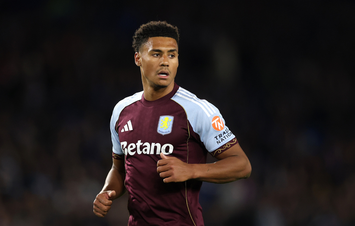    Нападающий "Астон Виллы" Олли Уоткинс   Alex Pantling/Getty Images