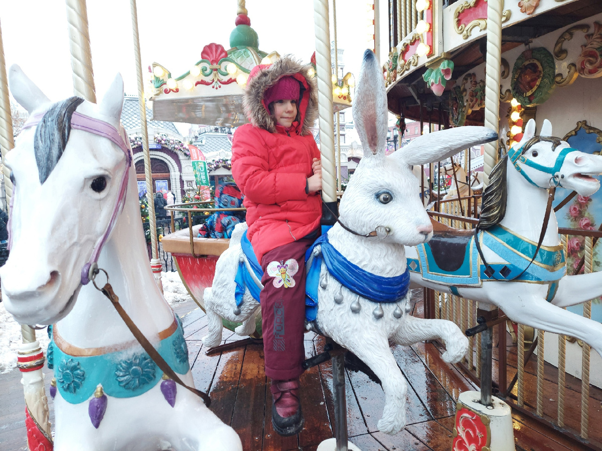 Бесплатная карусель на Площади Революции