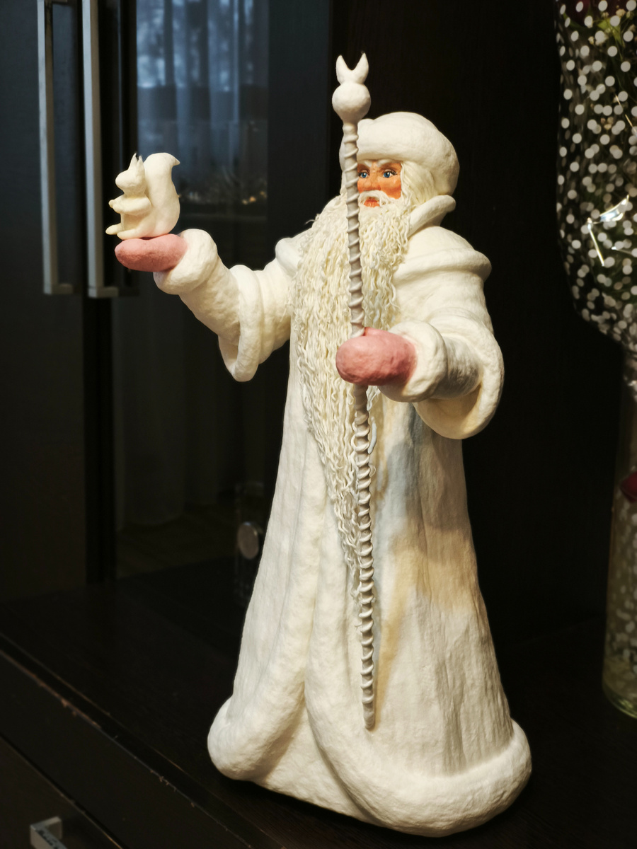 Готовый Дедушка Мороз из ваты до того, как я его расписала красками.  Моя авторская работа. Фигурка в высоту 49 см.
