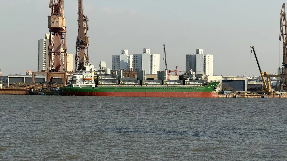 Легким движением руки….в Китае контейнеровоз превращается в мощный ракетный арсенал. Фото: Интернет