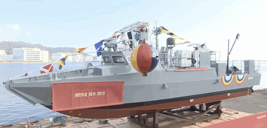 Морские пехотинцы Южной Кореи спустили на воду первый быстроходный боевой катер. Фото: ROKMC