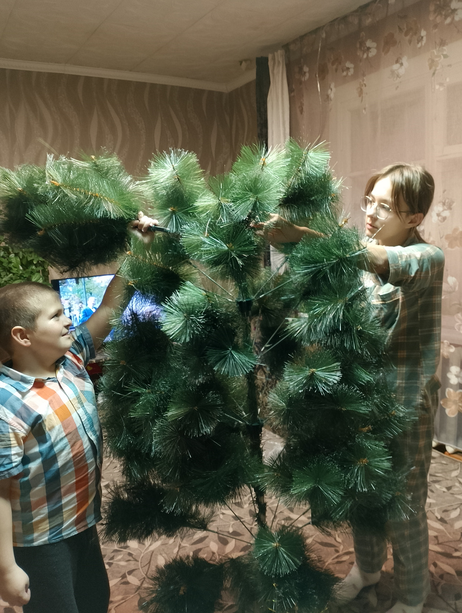 Фото  📷 автора.Ну а пока мы тоже нарядим ёлку.🎄🤗