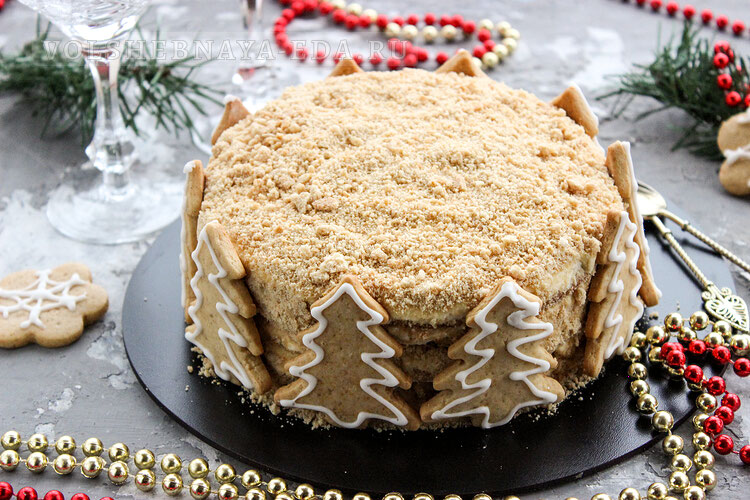 Медовик со сметаной и черносливом