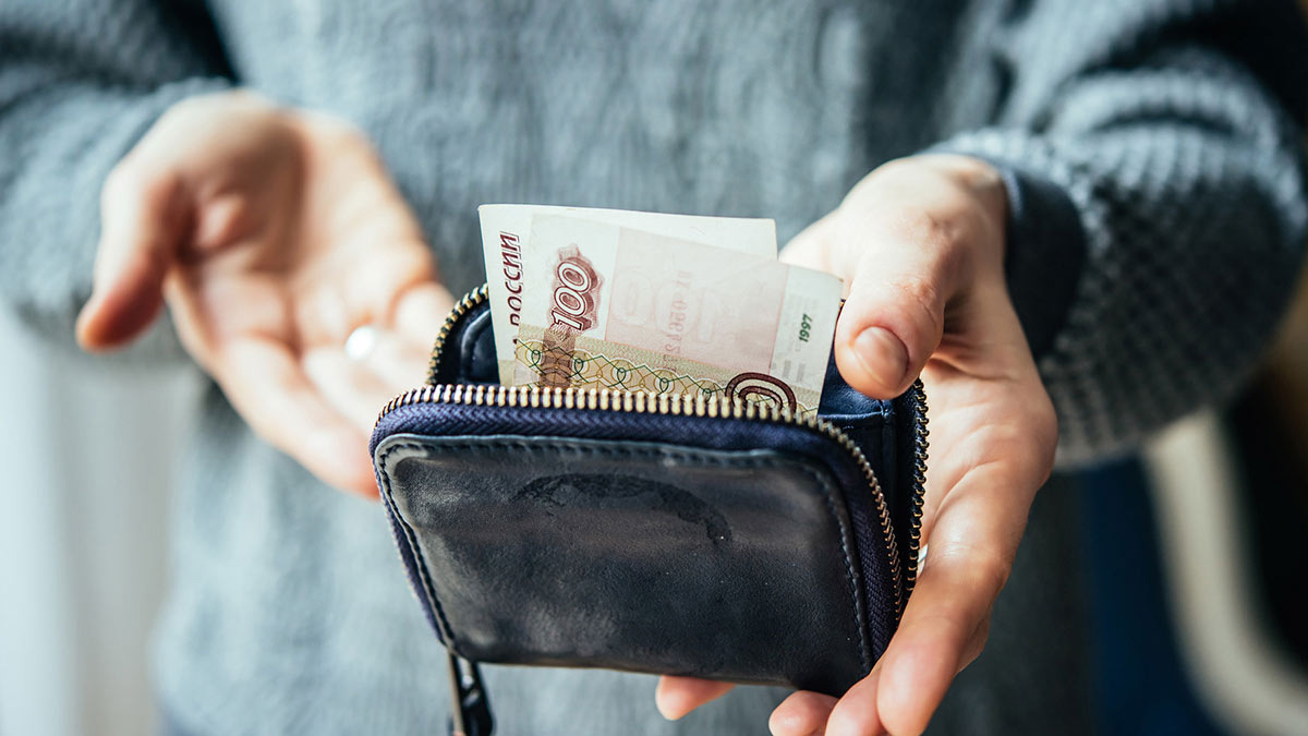 Психолог раскрыл три установки, которые держат вас в бедности. А четвертую вы даже не замечаете