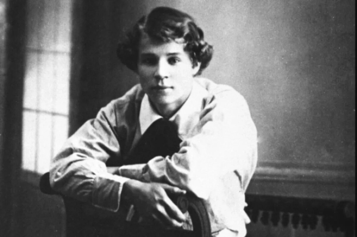    18-летний Сергей Есенин