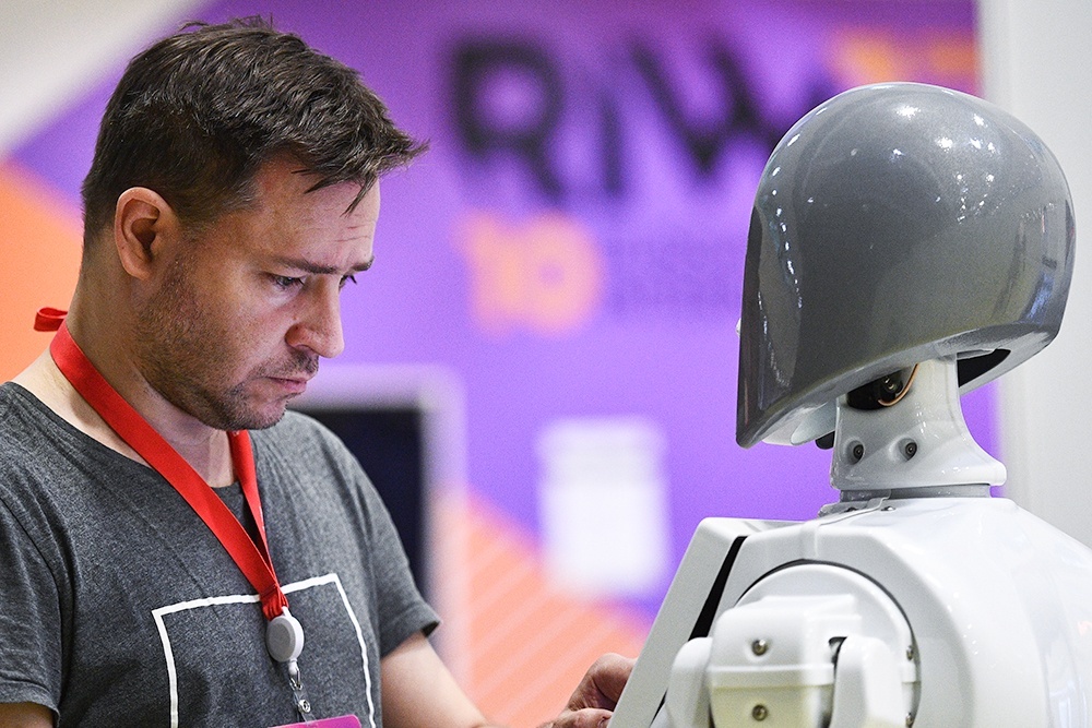    Инженер-робототехник / Рамиль Ситдиков Кредит: РИА Новости