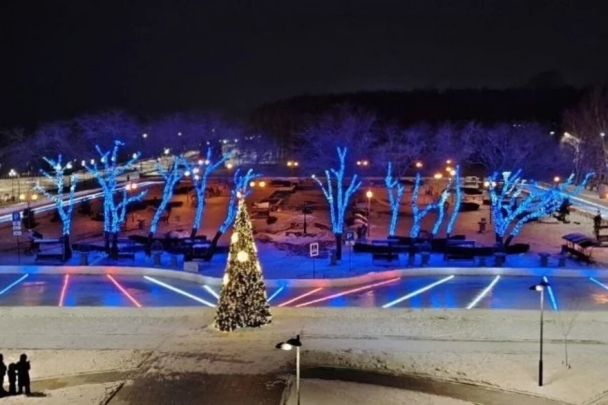    В Комсомольске‑на‑Амуре заработал круглосуточный ледовый каток