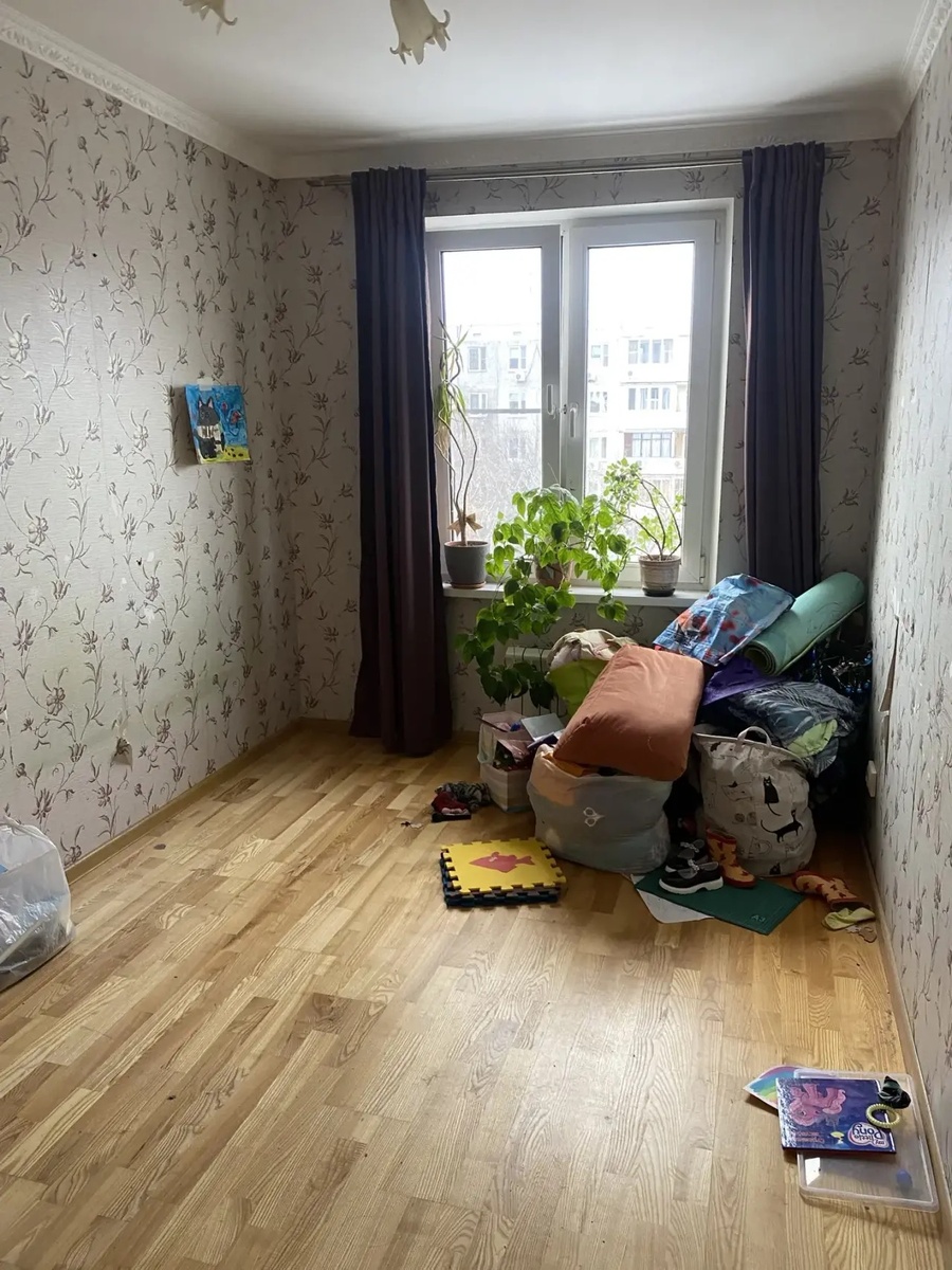 Больно такое видеть… крошка-детская с белой икеевской мебелью, когда-то…