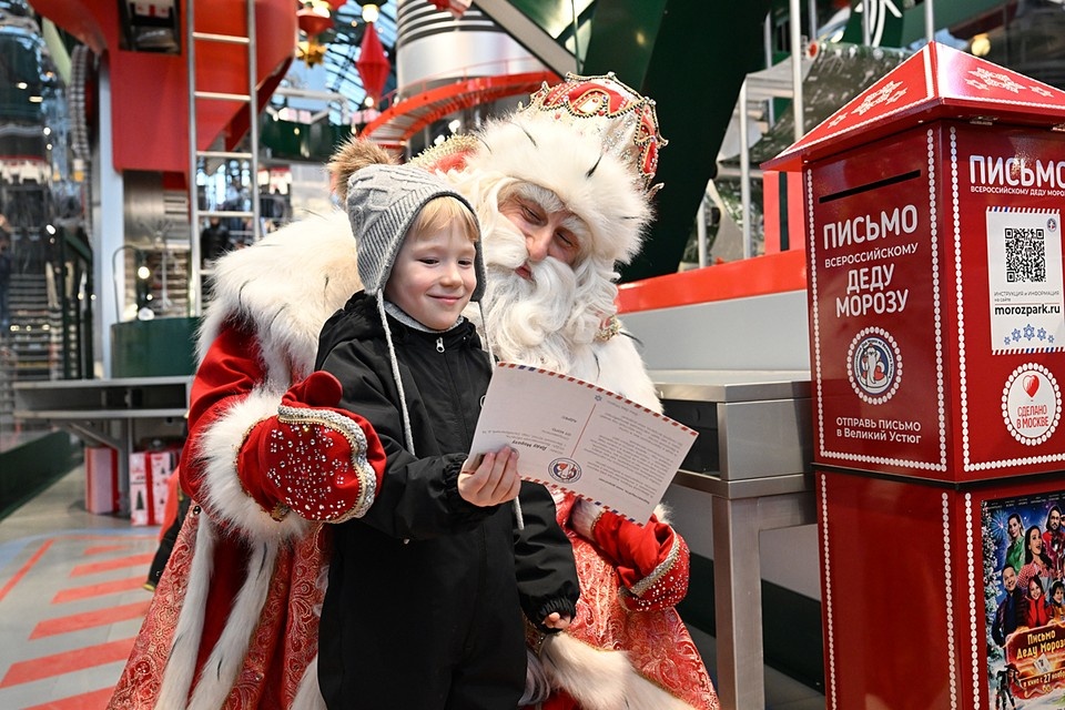    По мнению почти всех детских психологов, наиболее подходящий возраст для того, чтобы рассказать ребенку правду о Деде Морозе (если чадо само не догадывается) - 9-10 лет Михаил ФРОЛОВ