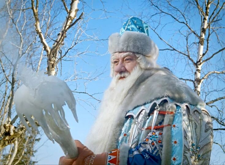 Образ Морозко из народной сказки, снятый Александром Роу, уже сильно облагорожен, но помнит свою суровую природу.