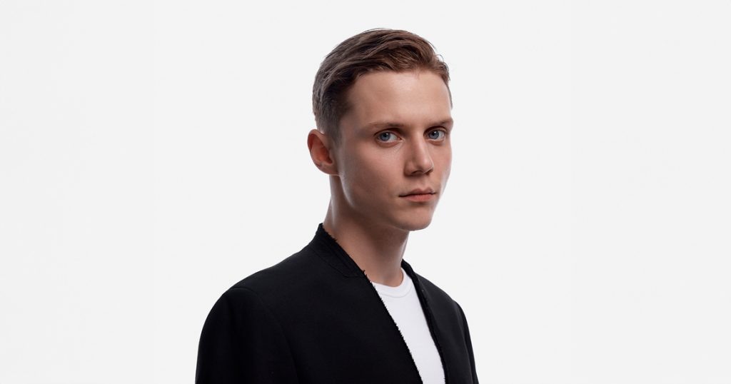 Ваня Дмитриенко - российский артист, автор композиций.