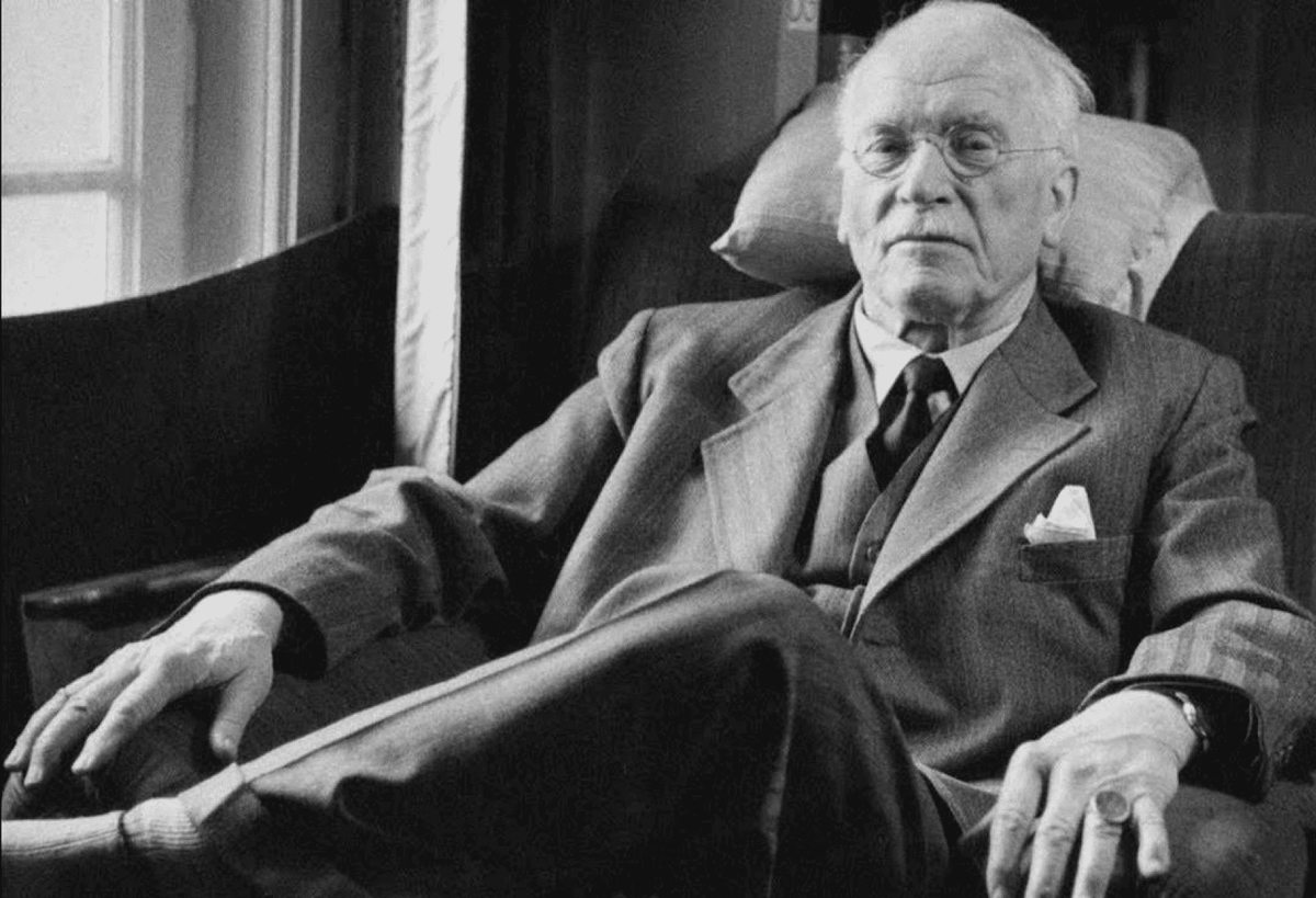 Для начала хотела бы представить, кто такой Карл Густав Юнг